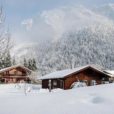 Beim Waicher Chalets & Suiten Zwischen Salzburg Und Chiemsee Chalet